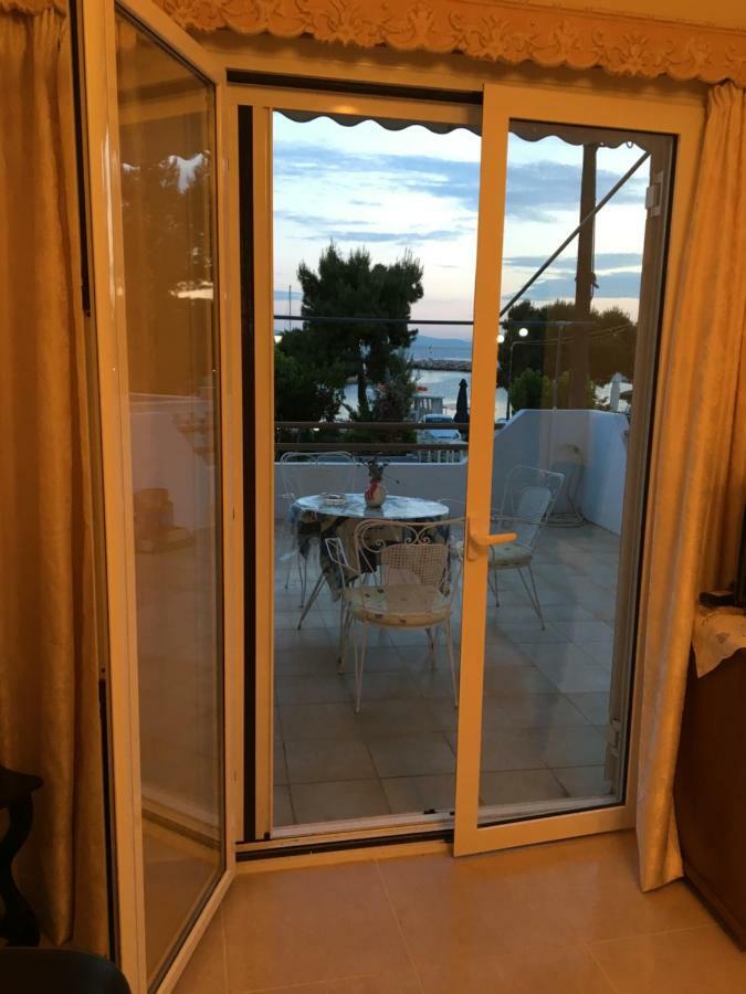 Pachi Seaside Apartment Bagian luar foto